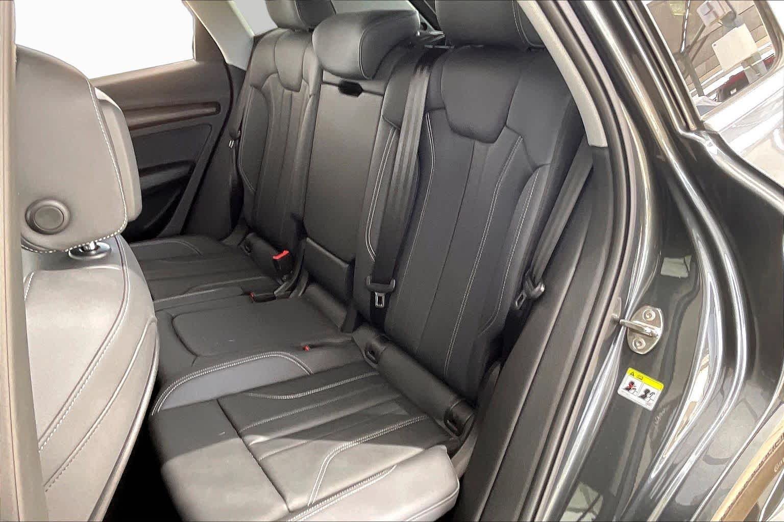 Used 2024 Daytona Gray Pearl Effect Audi S line Premium image 20