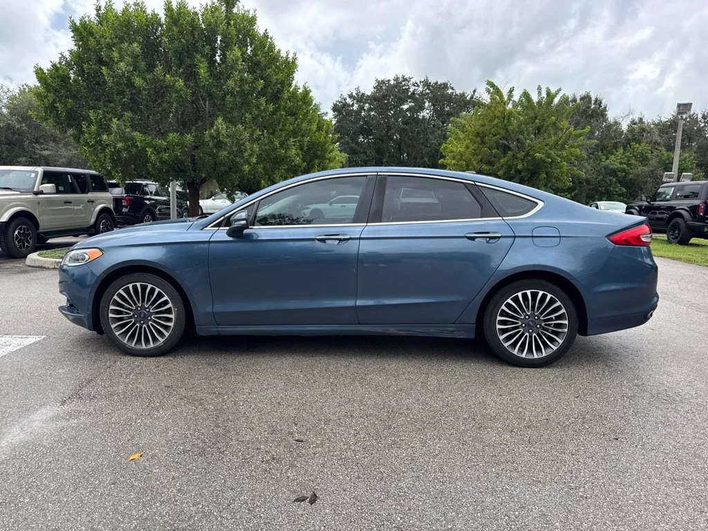 Used 2018 Blue Ford SE image 8