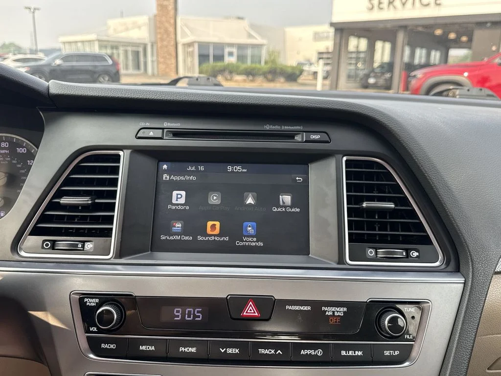 Used 2017 Black Hyundai SE image 18