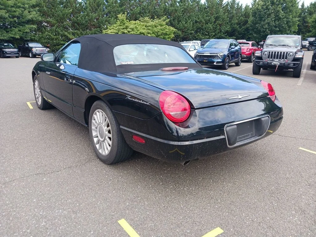 Used 2005  Ford Base image 5