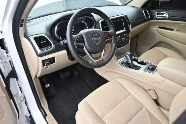 Used 2019 White Jeep Laredo E image 60