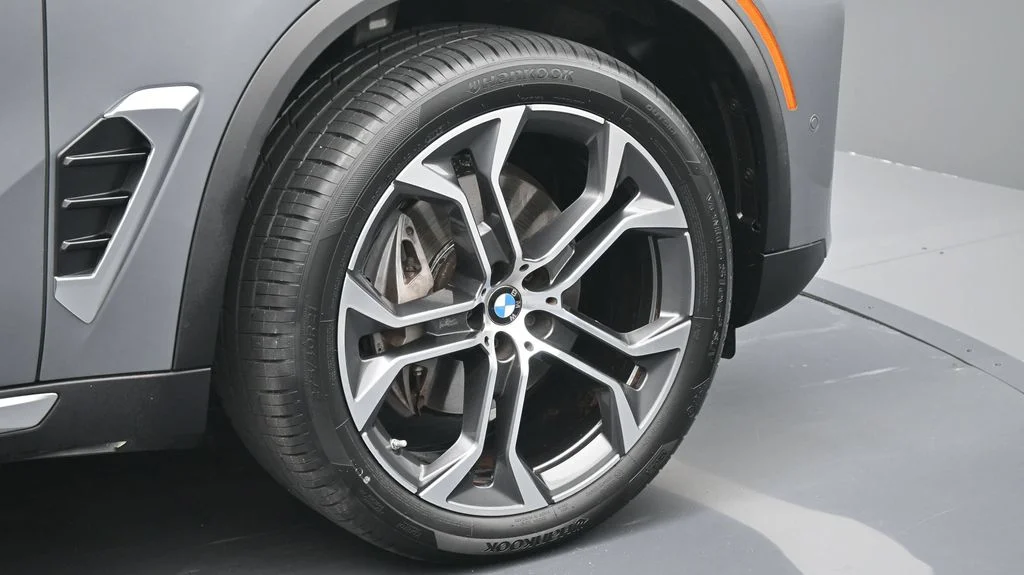 Certified Used 2024 Gray BMW sDrive40i image 7