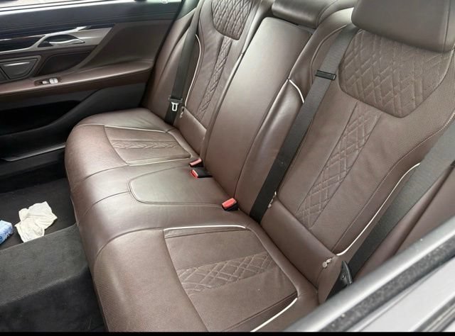 Used 2019 Black BMW 750i xDrive image 9