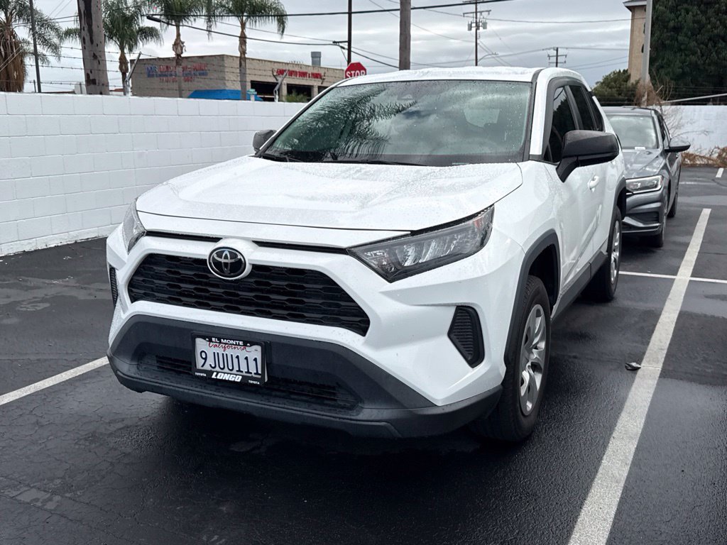 Used 2022 White Toyota LE image 3