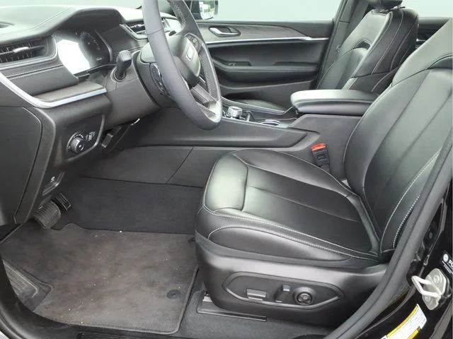 Used 2024 Black Jeep Limited image 19