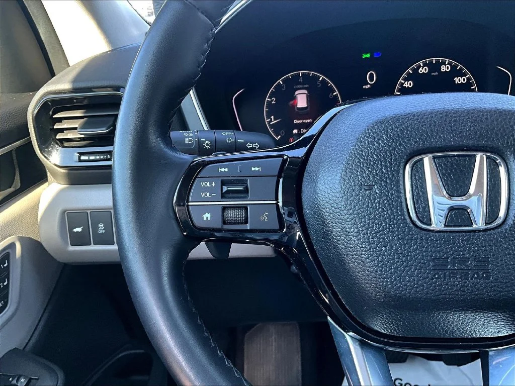 Used 2024 White Honda EX-L image 13