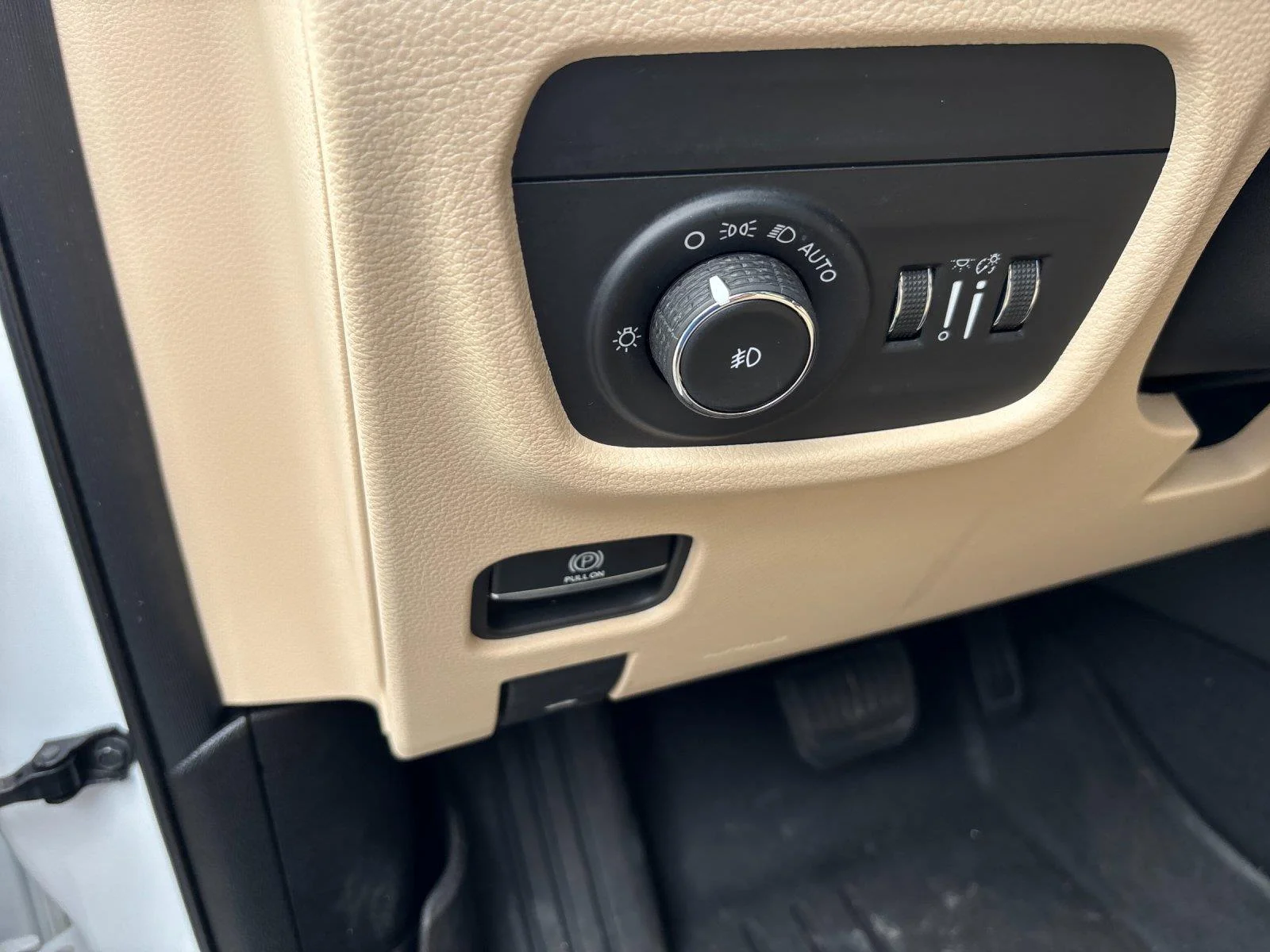Used 2023 Bright White Clearcoat Jeep Limited image 16