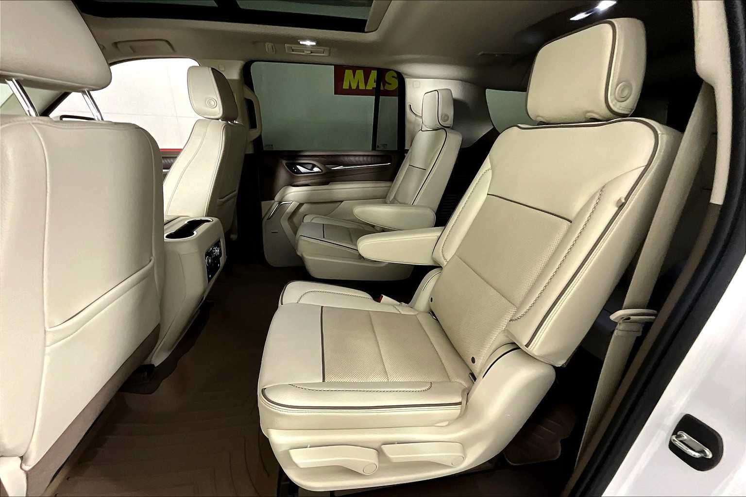 Used 2022 White Frost Tricoat GMC Denali image 19