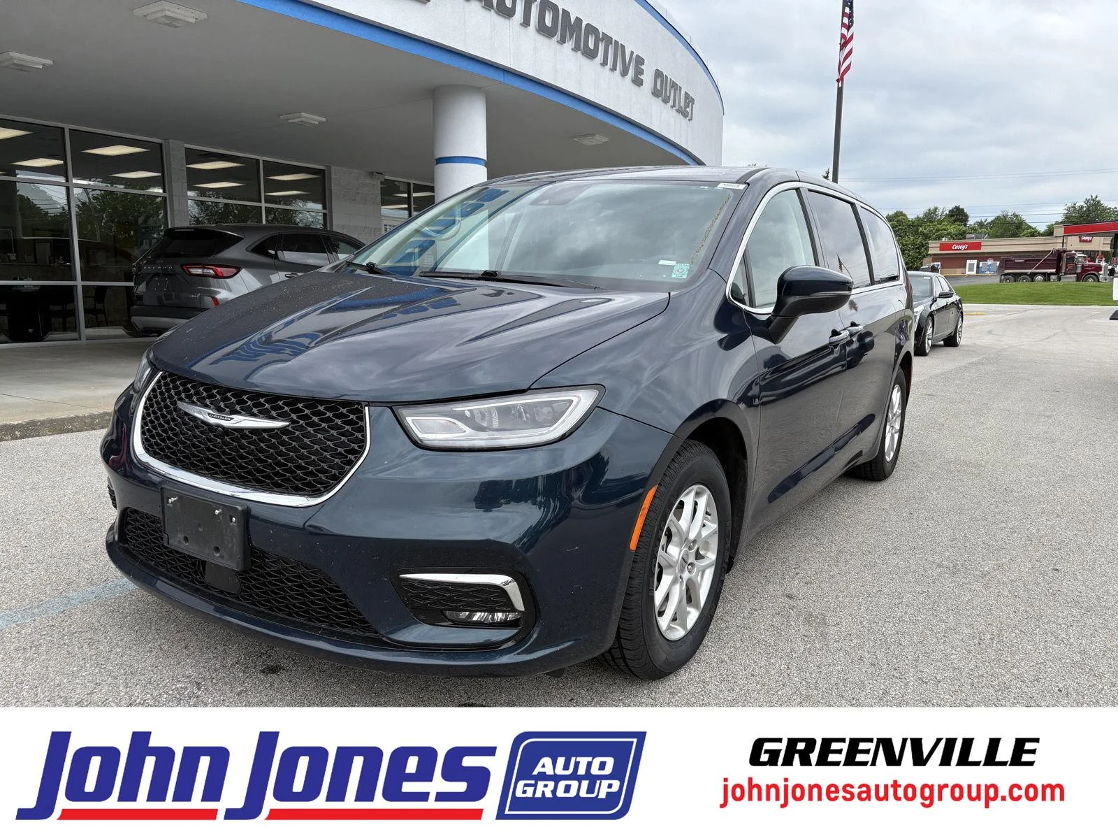 2023 Chrysler Pacifica Touring L's photo