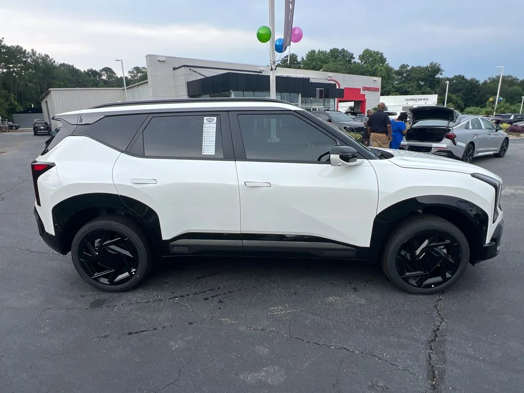 New 2027 White Kia X-Line SX image 8
