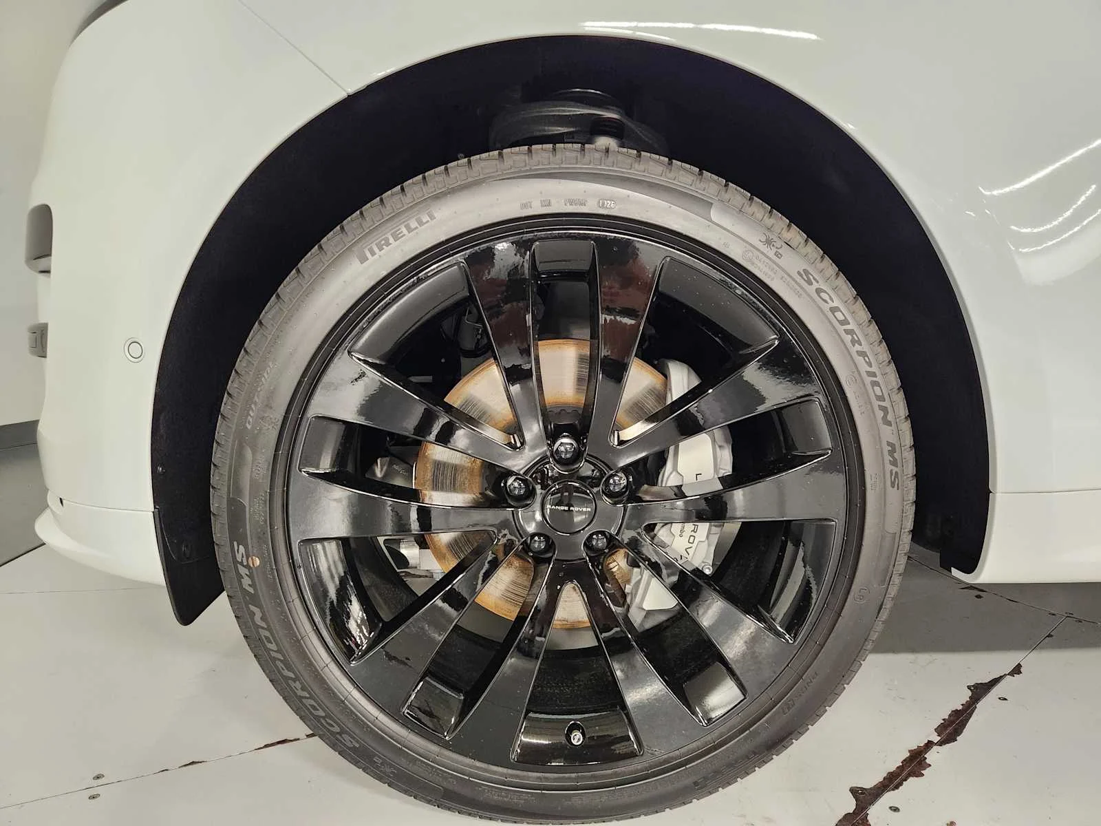 New 2026 Fuji White Land Rover Dynamic SE - P400 image 13