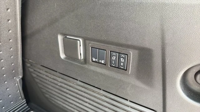 Used 2024 Black Chevrolet Z71 image 34