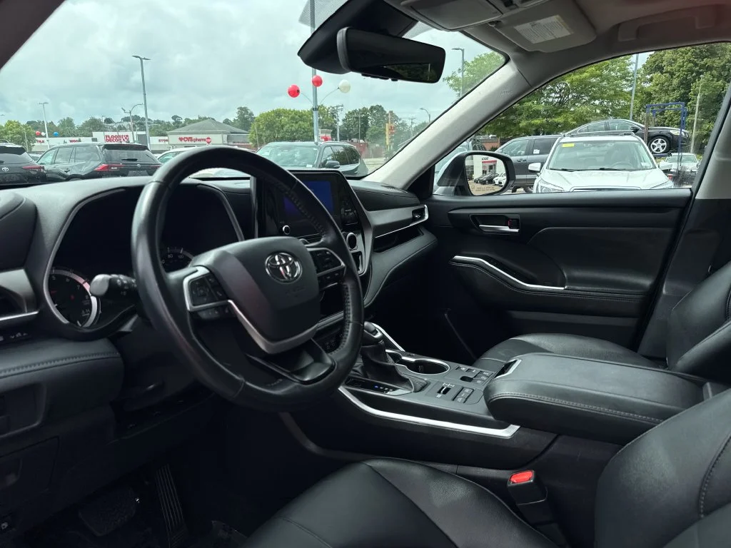 Used 2025 Silver Toyota XLE image 16