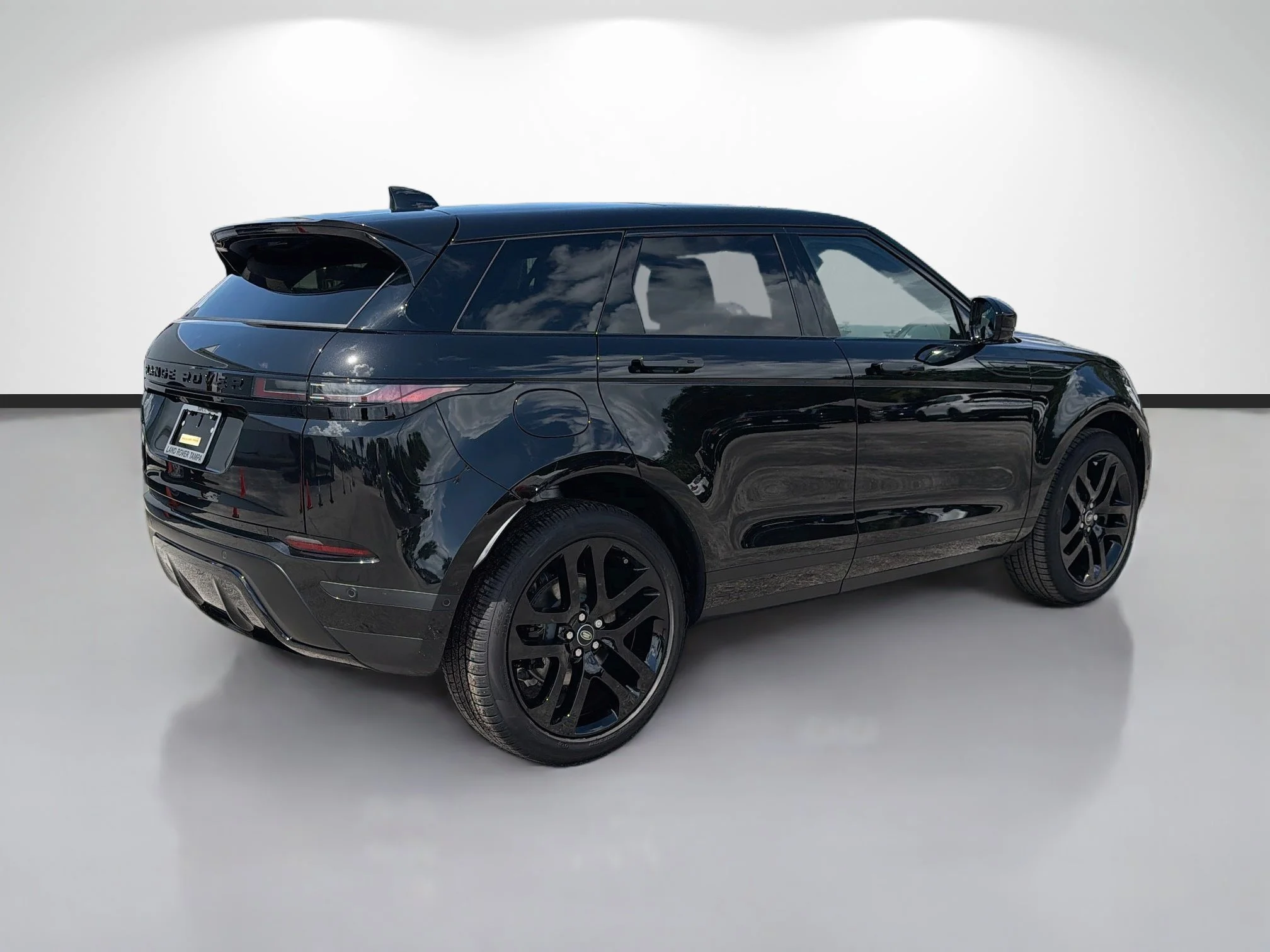 New 2026 Santorini Black Metallic Land Rover Core S image 5