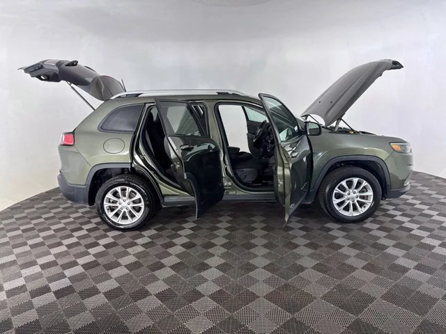 Used 2020 Green Jeep Latitude image 15