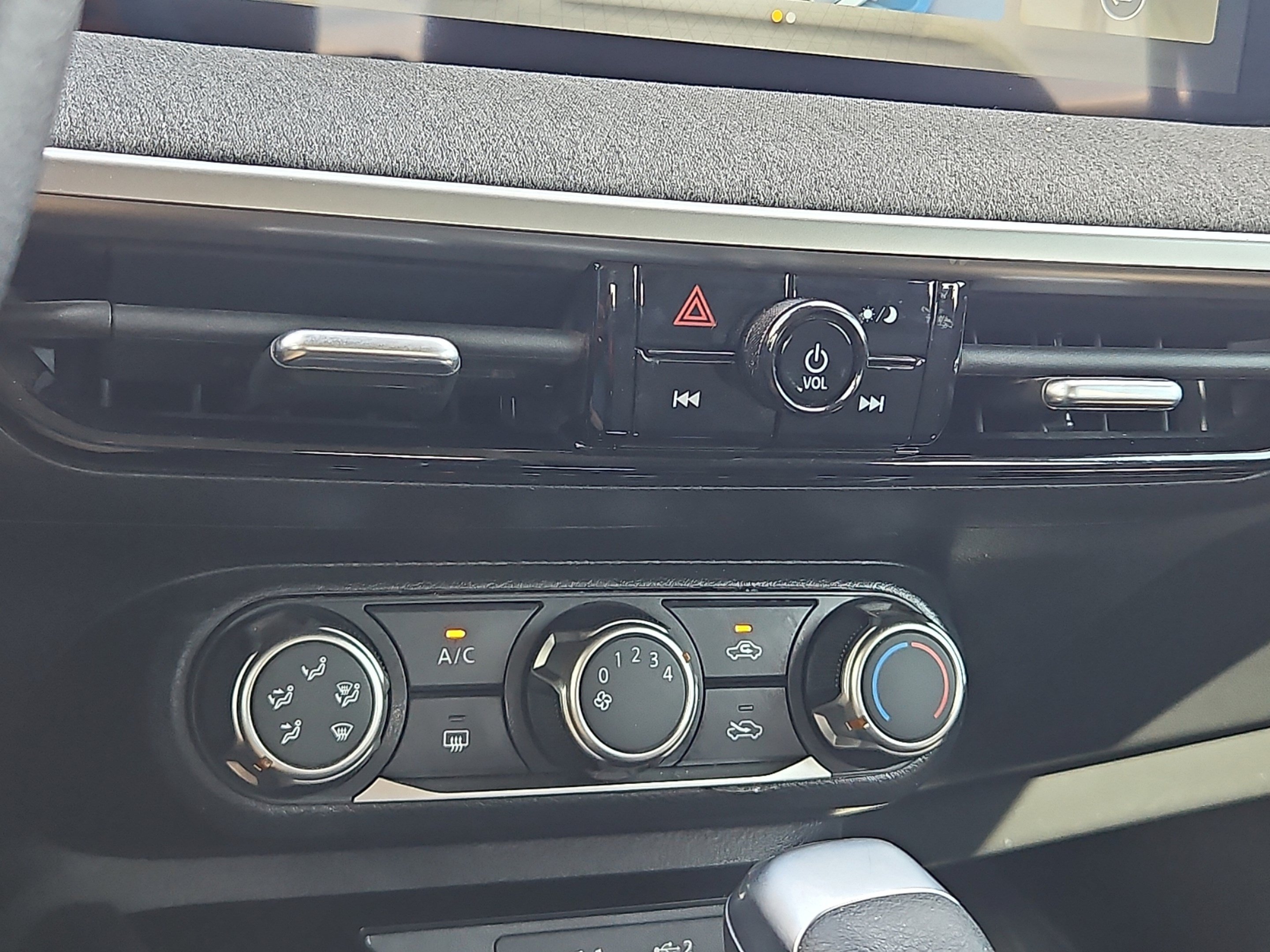 Used 2025 Super Black Nissan SV image 21