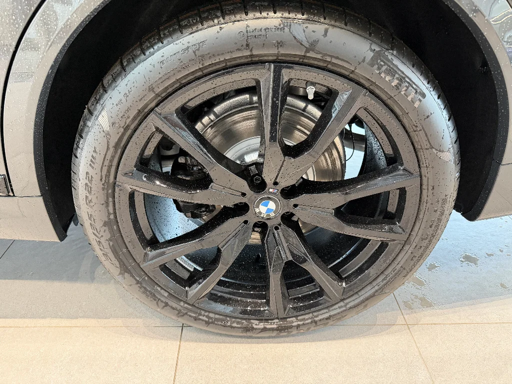 2027 BMW X7 40i - Photo 7