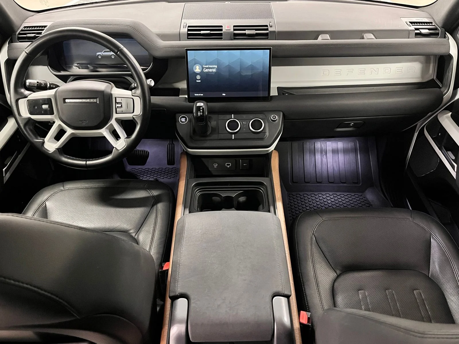 Used 2022  Land Rover S image 12