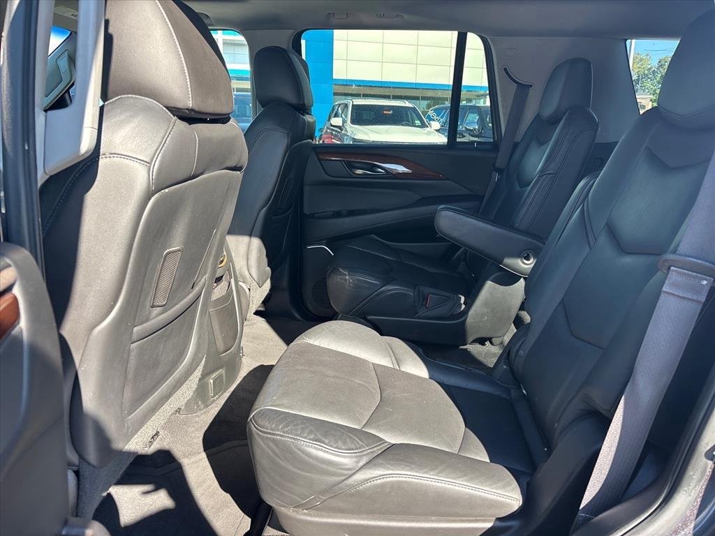 2015 Cadillac Escalade Luxury - Photo 24