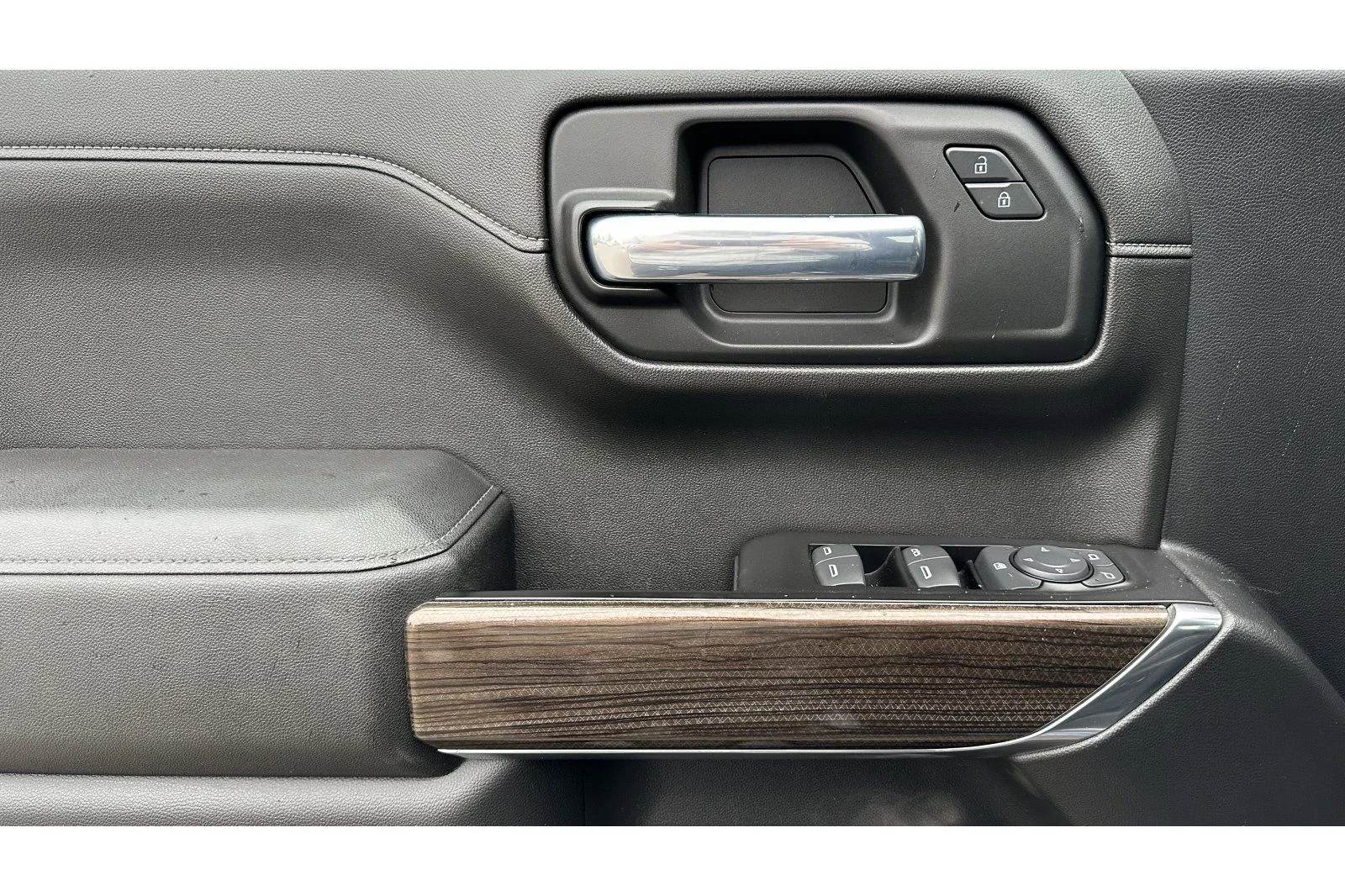 Used 2019  Chevrolet RST image 10