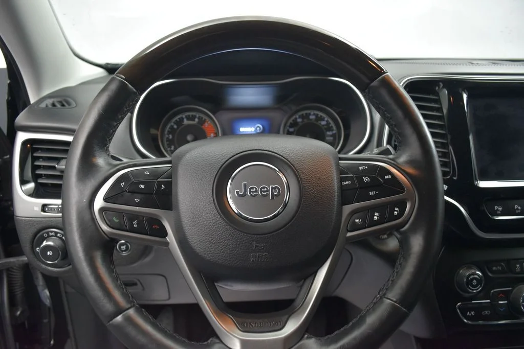 Used 2019 Black Jeep Overland image 12