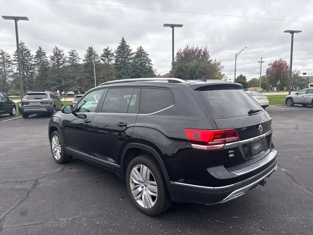 Used 2019 Deep Black Volkswagen SEL image 10