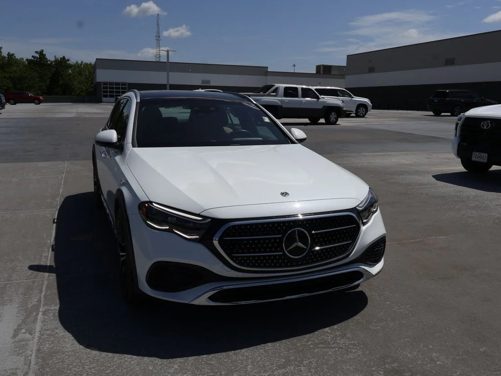 Certified Used 2024 Moonlight White Mercedes-Benz E 450 image 4