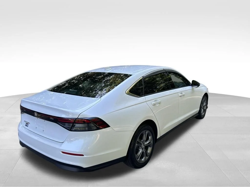 Used 2023 White Honda EX image 5