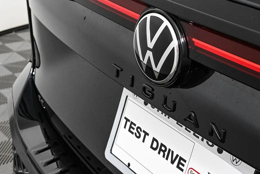 New 2026 Deep Black Pearl Volkswagen SE R-Line Black image 36
