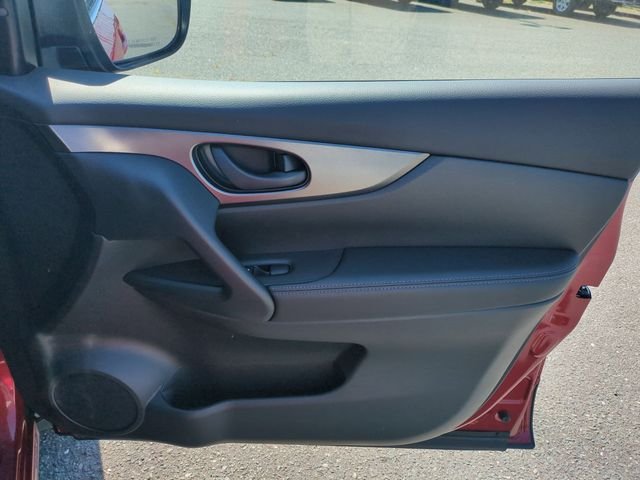 Used 2021 Red Nissan S image 30