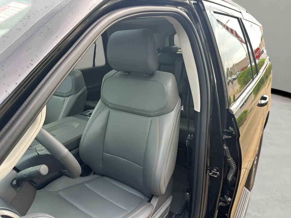 New 2025 Agate Black Metallic Ford Active image 27
