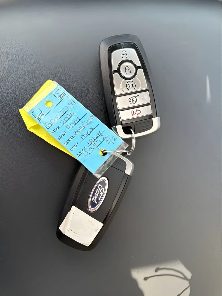 Used 2024  Ford Platinum image 9