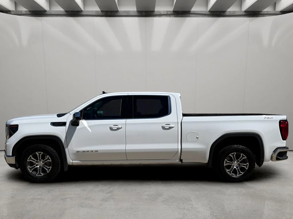Used 2024 Summit White GMC SLE image 2