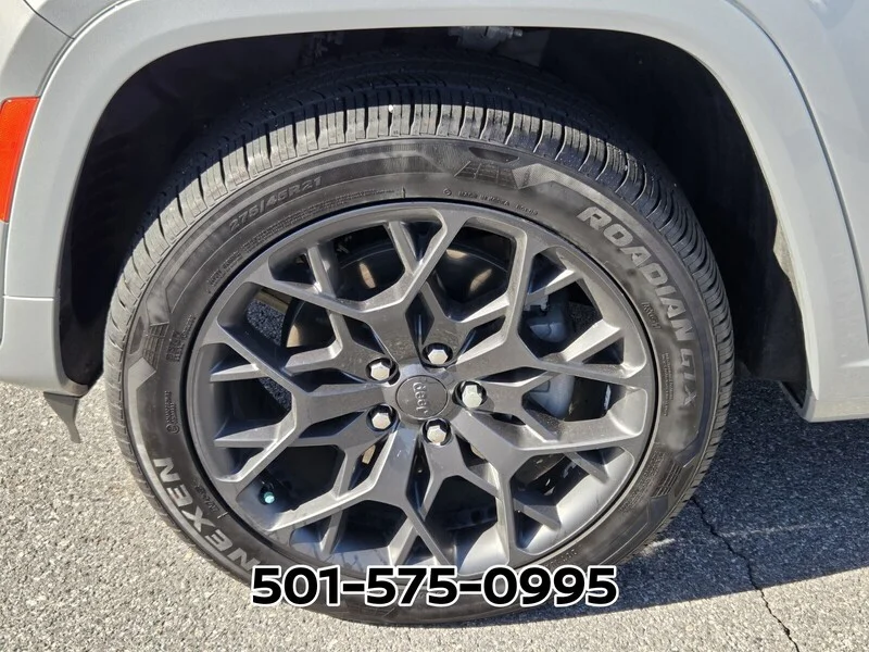 Used 2023 Silver JEEP SUMMIT 4X4 image 22