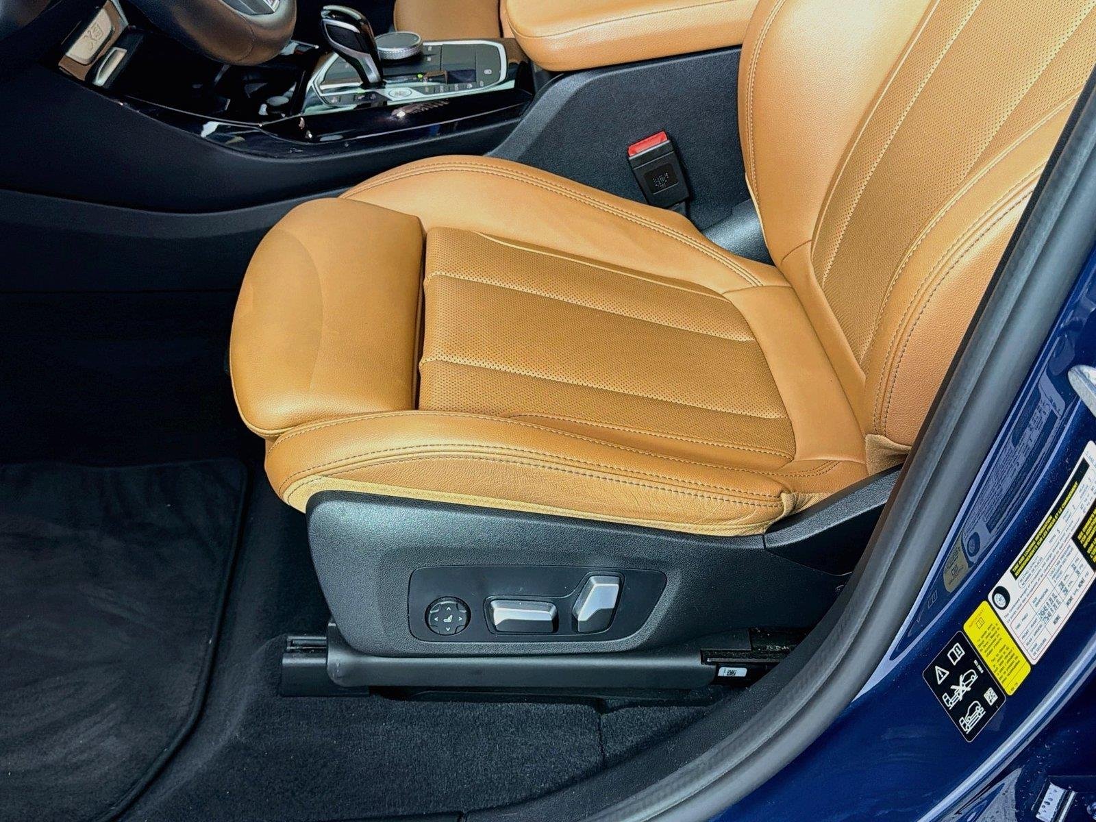 Used 2022 Phytonic Blue Metallic BMW xDrive30i image 19