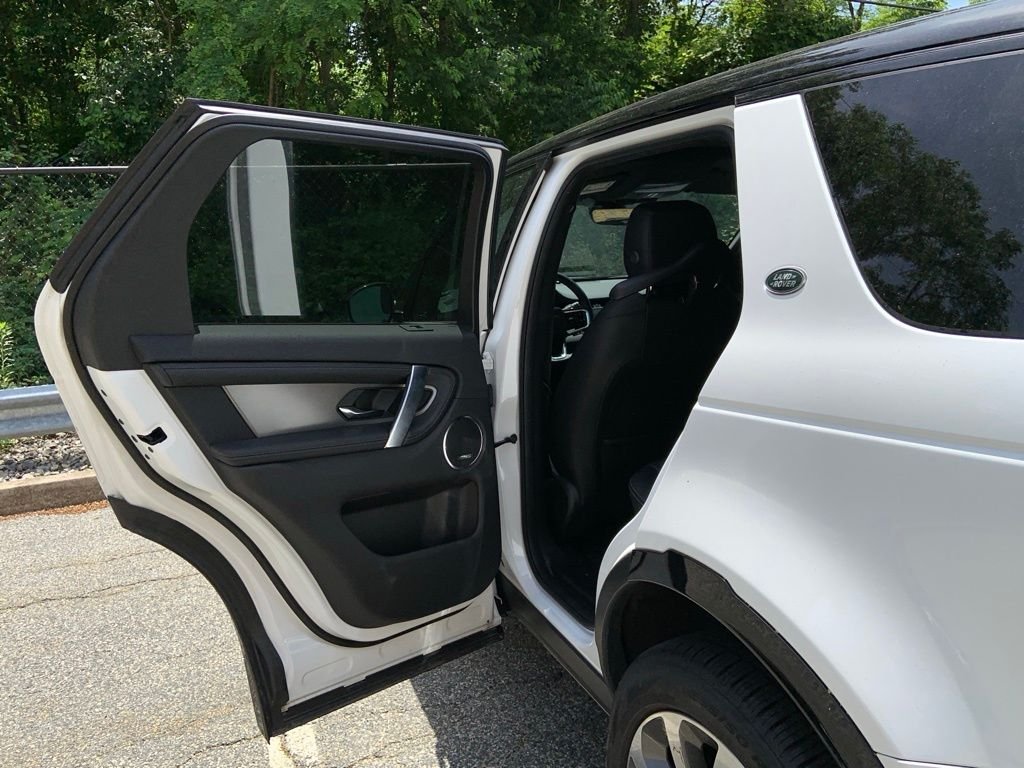 Used 2024 White Land Rover SE image 15