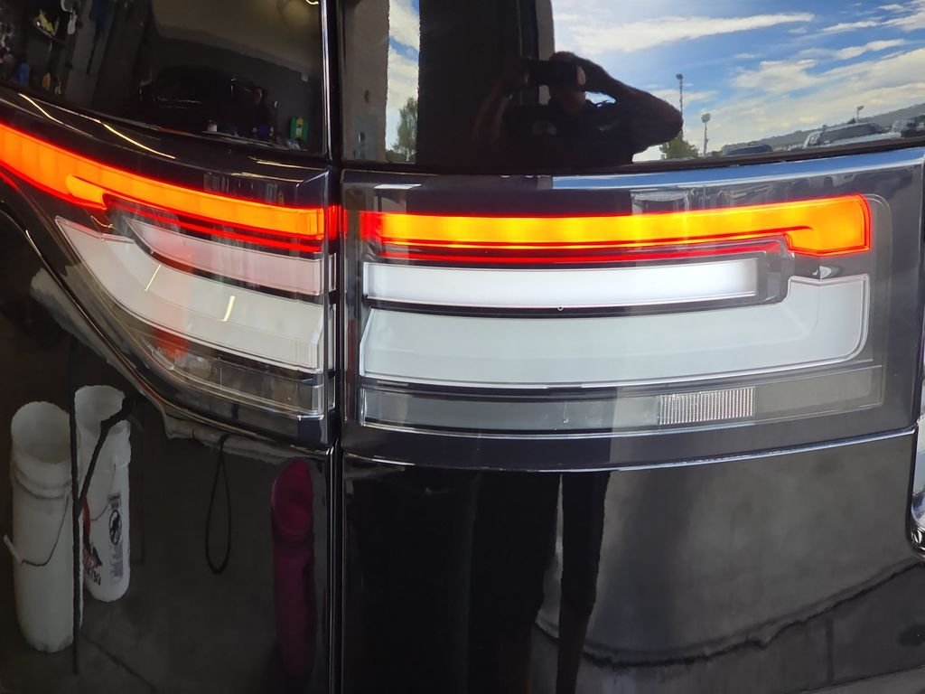 Used 2018 Black Land Rover SE image 37