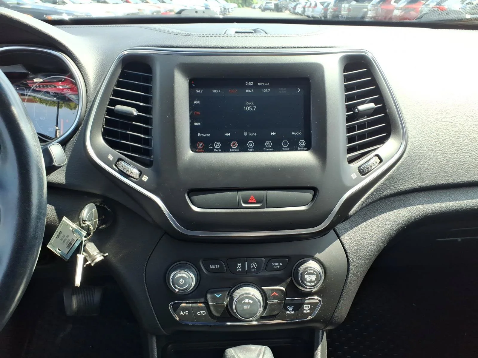 Used 2020 Velvet Red Pearlcoat Jeep Latitude image 10