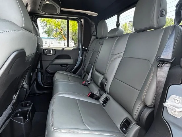 New 2026 Anvil Clear-Coat Exterior Paint Jeep Mojave image 25