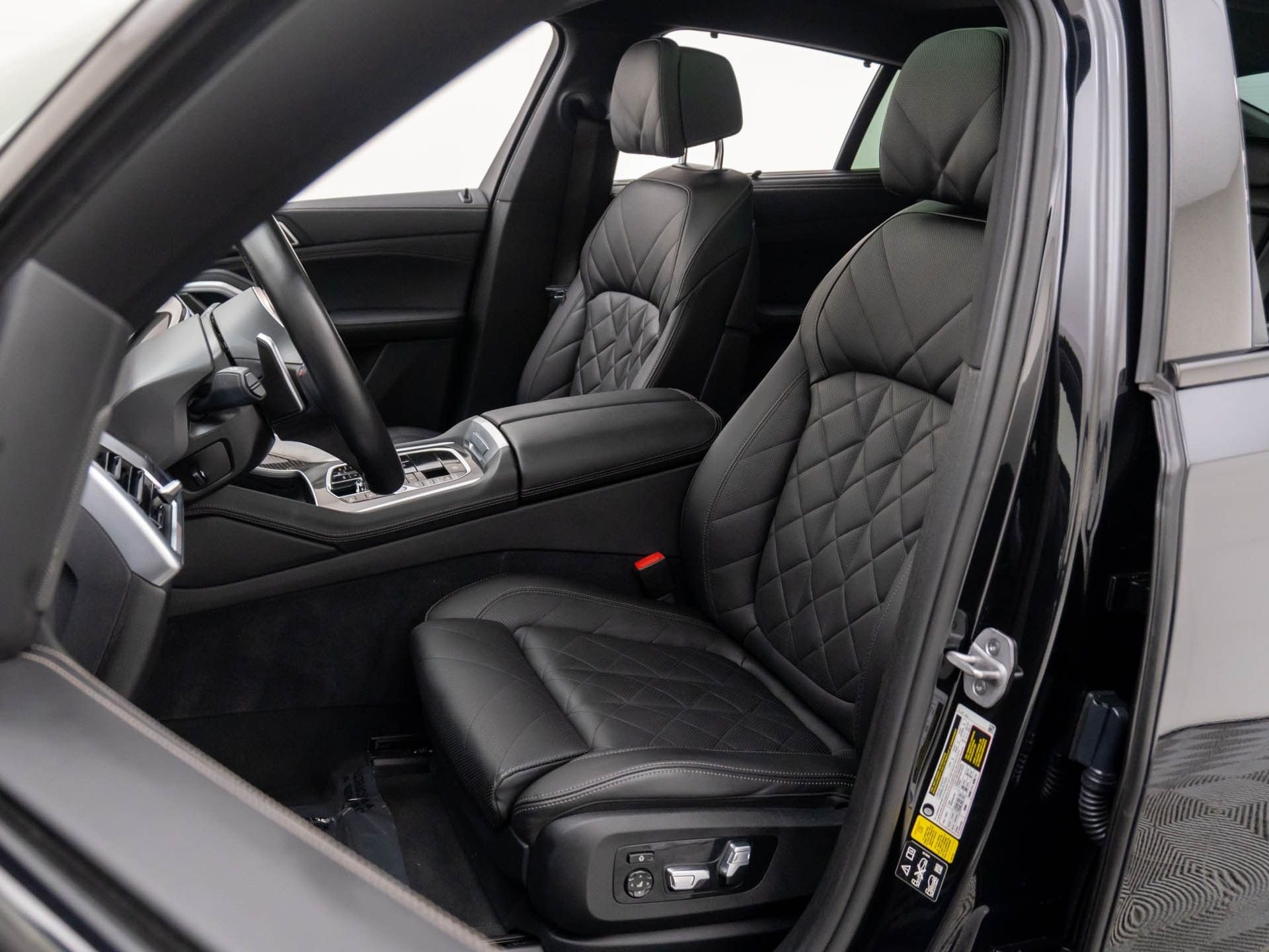 Used 2024 Black BMW M60i image 17