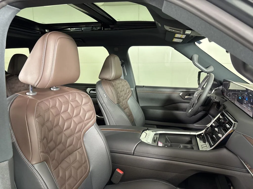 New 2026 Alpine Metallic Nissan Platinum Reserve image 19