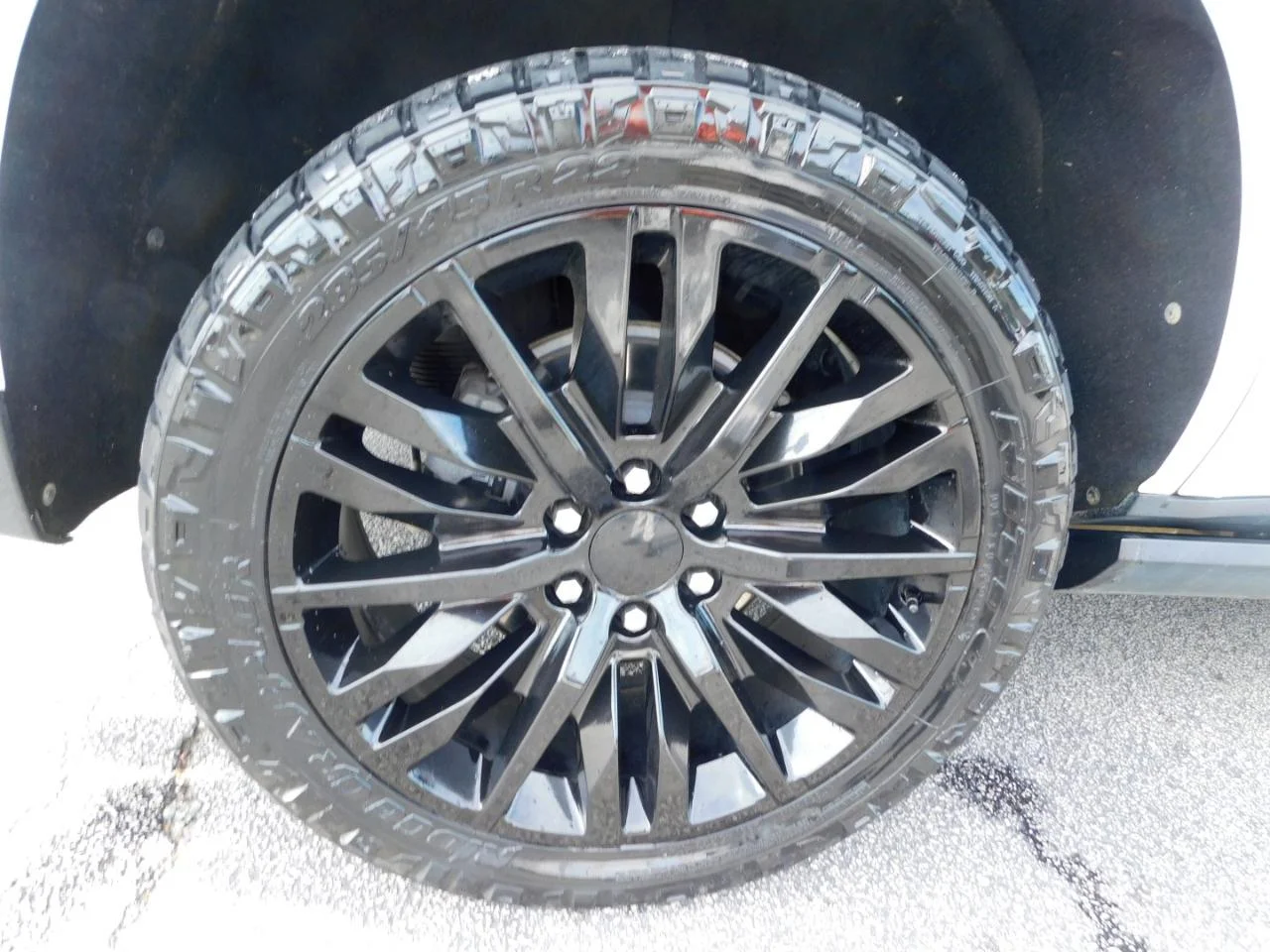 Used 2021 White GMC 4WD 4dr Denali image 9