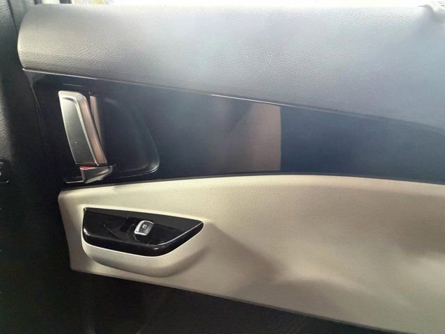 Used 2023 White Kia EX image 33