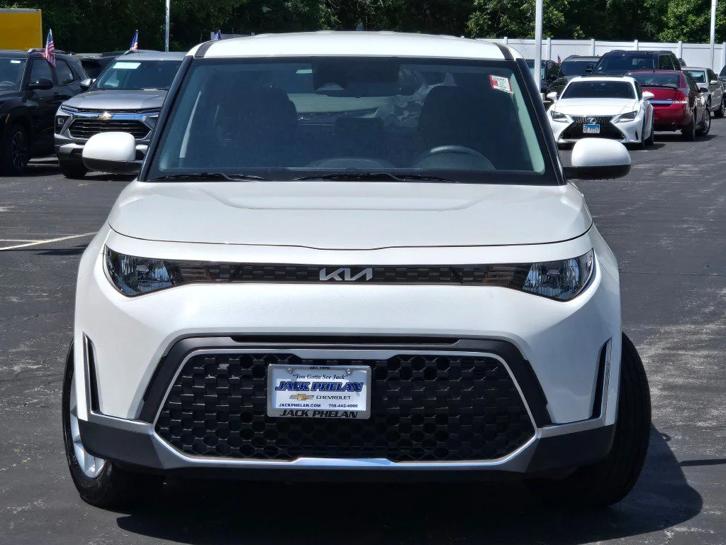 Used 2025 White Kia LX image 4