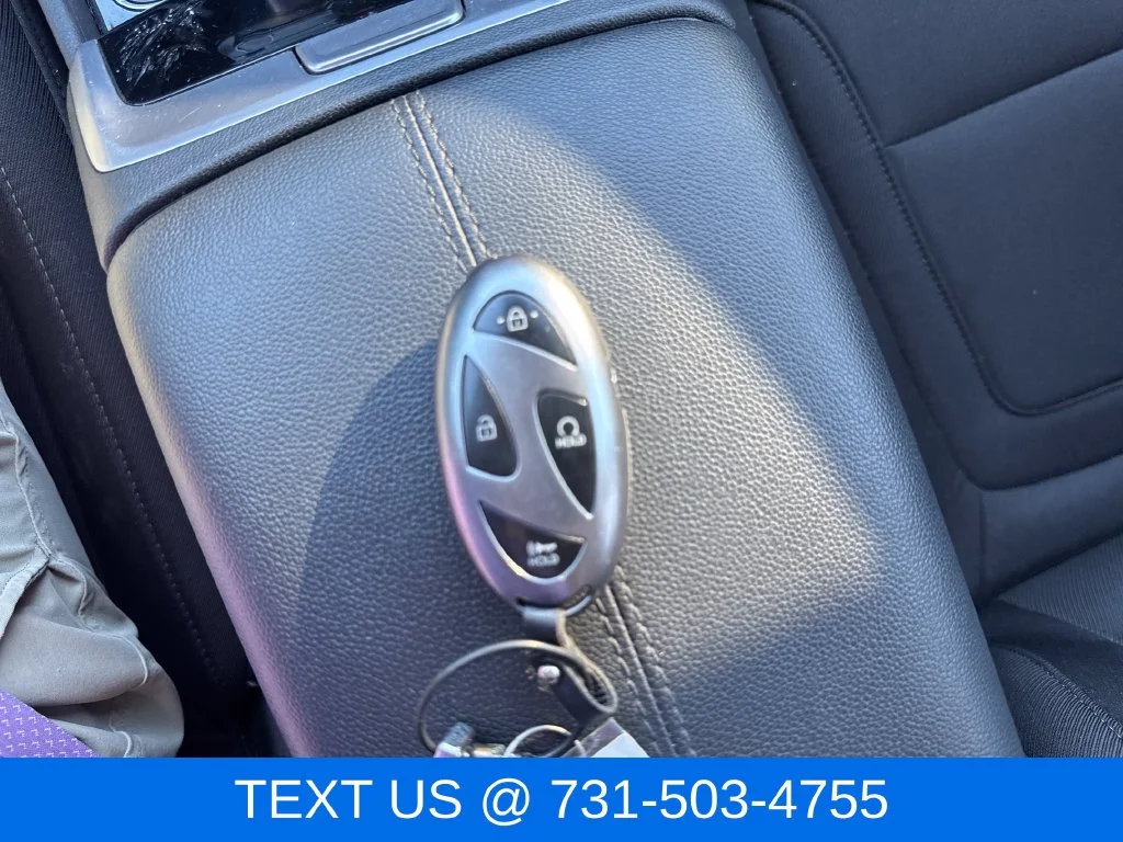 Used 2025 White Hyundai SEL image 31