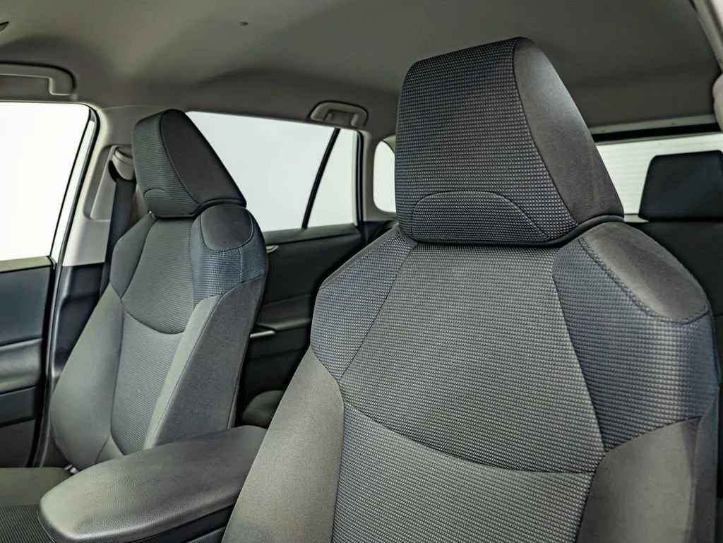 Used 2025 Ice Toyota LE image 32