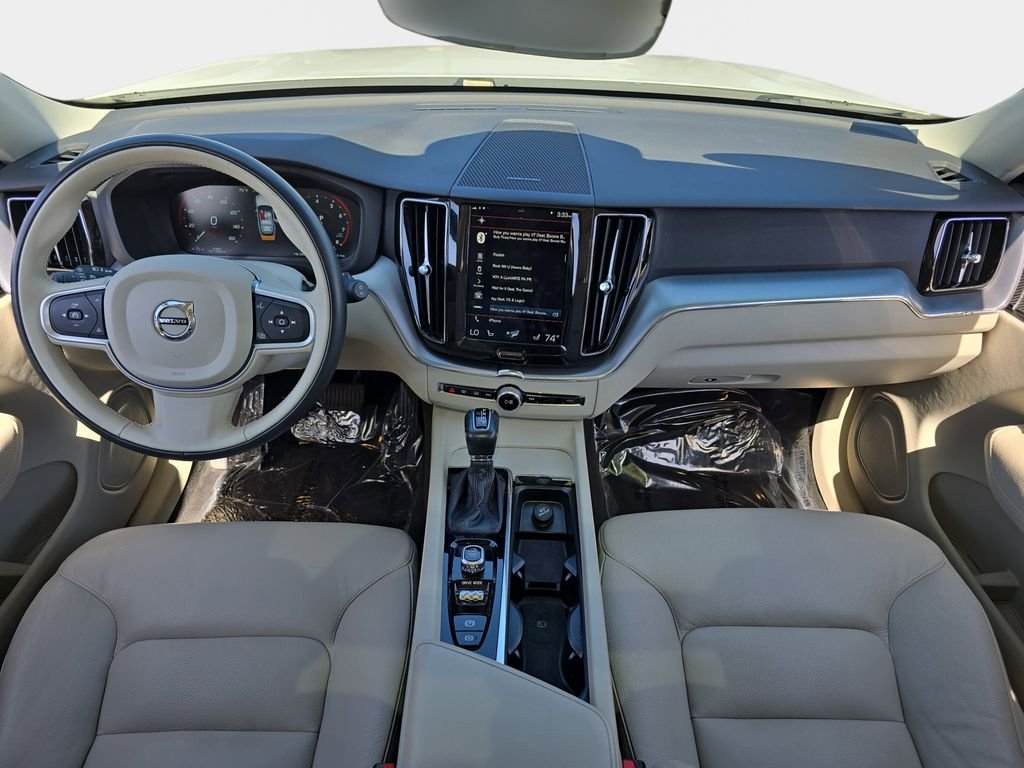 Used 2020 White Volvo T5 Momentum image 10
