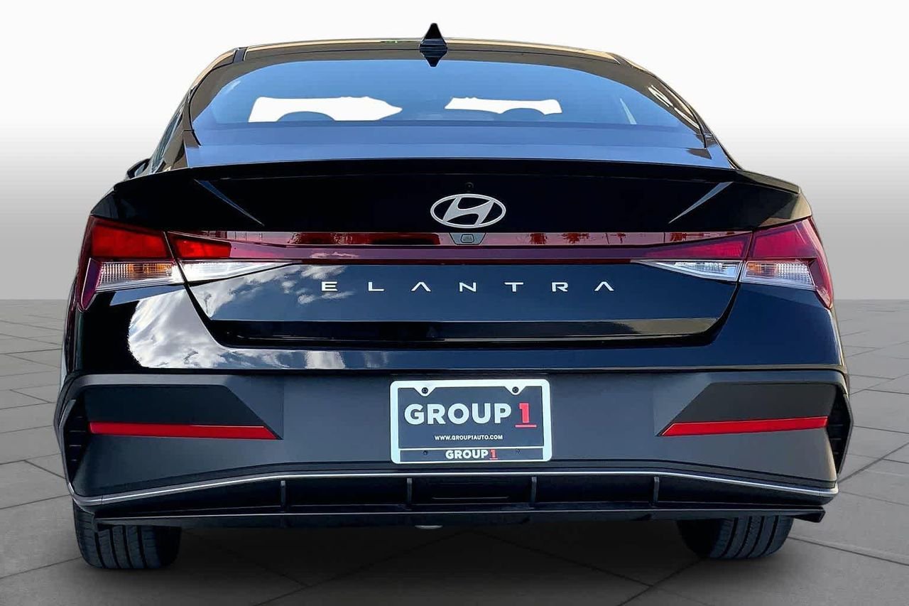 New 2026 Abyss Black Hyundai SEL Sport Plus image 4