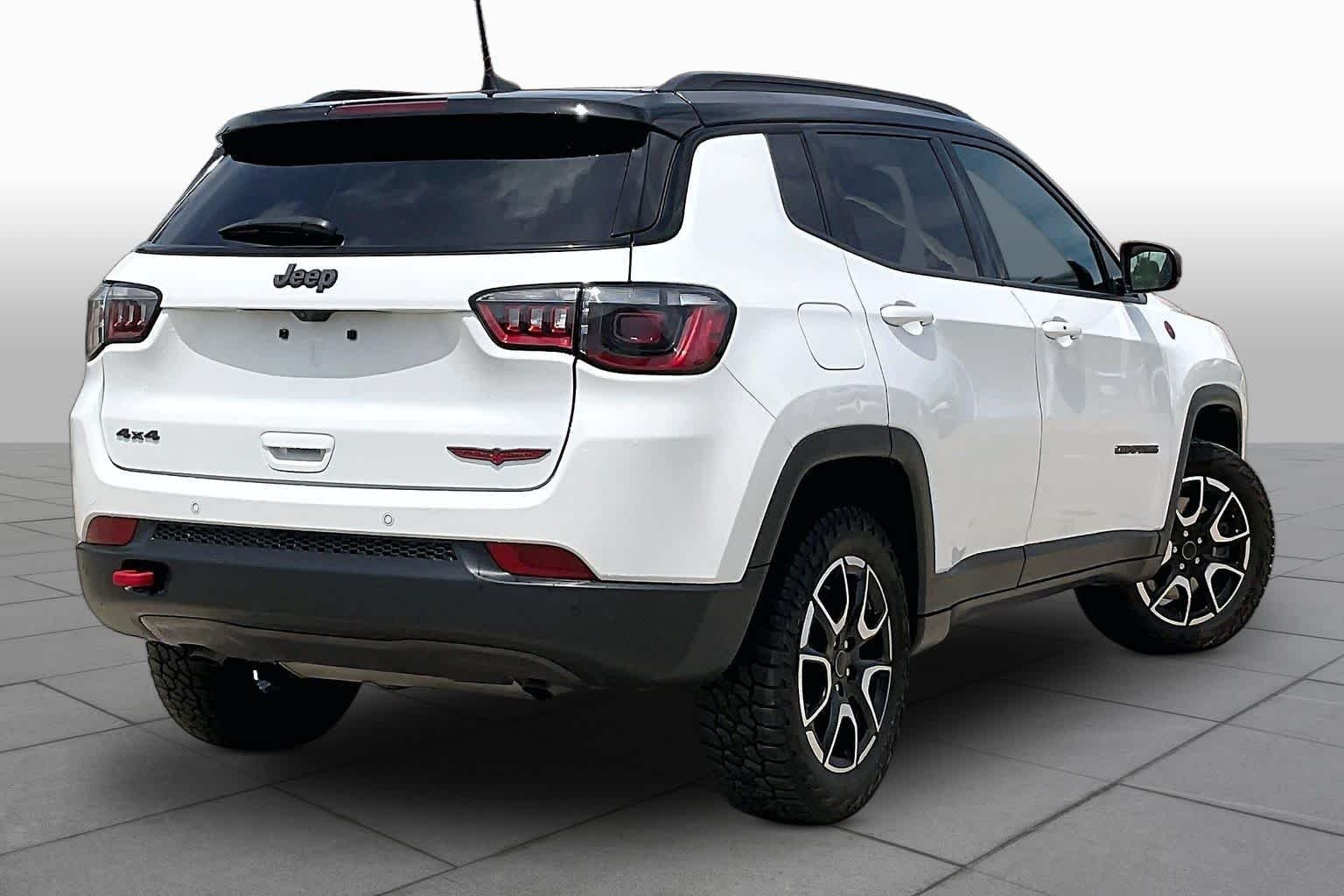 Used 2025 Bright White Clearcoat Jeep Trailhawk image 13