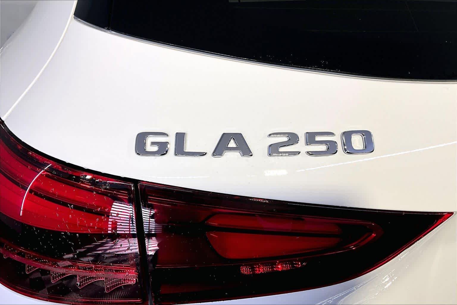 New 2026 Polar White Mercedes-Benz GLA 250 image 6